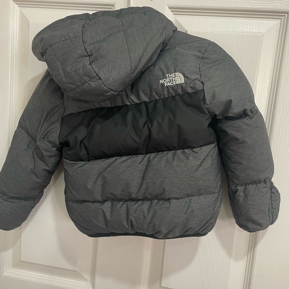 North Face 550 puffer 18-24 months gray and black zip front - Picture 4 of 5